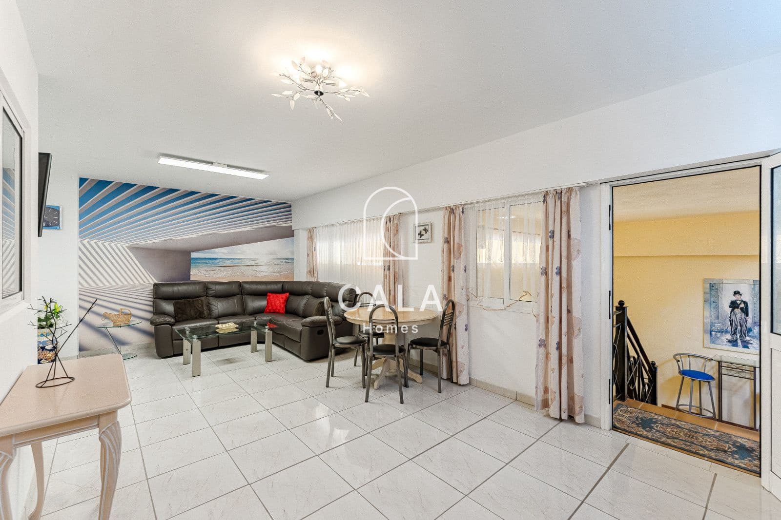 6 soverom Villa til salgs i Los Cristianos med svømmebasseng garasje - € 1 750 000 (Ref: 9402922)