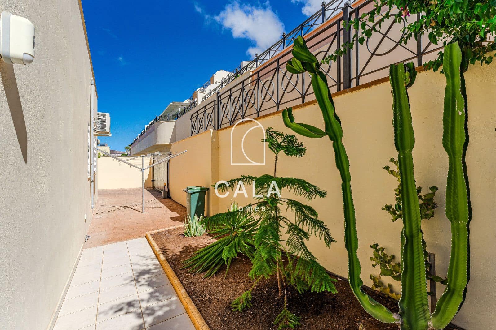 6 soverom Villa til salgs i Los Cristianos med svømmebasseng garasje - € 1 750 000 (Ref: 9402922)