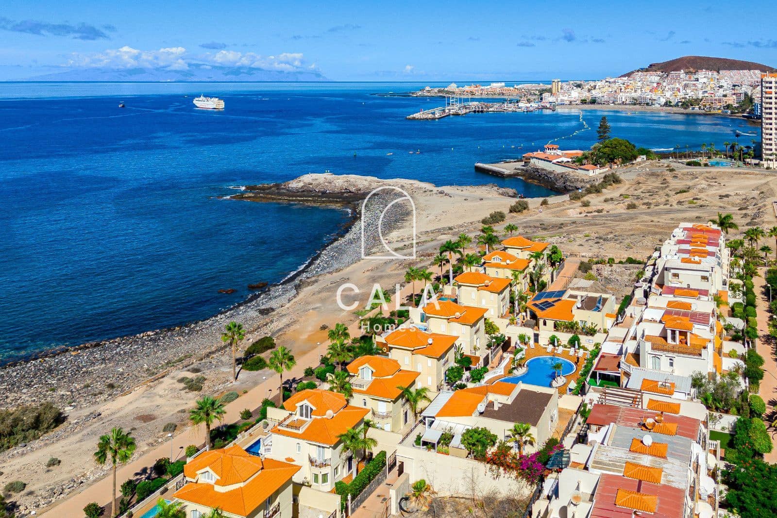 6 soverom Villa til salgs i Los Cristianos med svømmebasseng garasje - € 1 750 000 (Ref: 9402922)