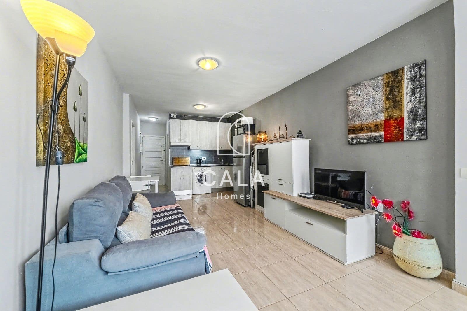 1 soverom Leilighet til salgs i Los Cristianos med svømmebasseng garasje - € 235 000 (Ref: 9438328)