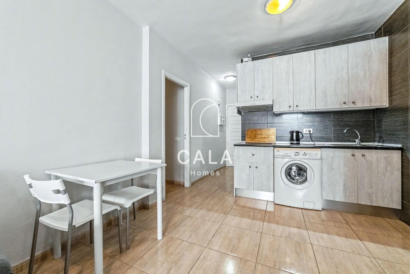 1 soverom Leilighet til salgs i Los Cristianos med svømmebasseng garasje - € 235 000 (Ref: 9438328)