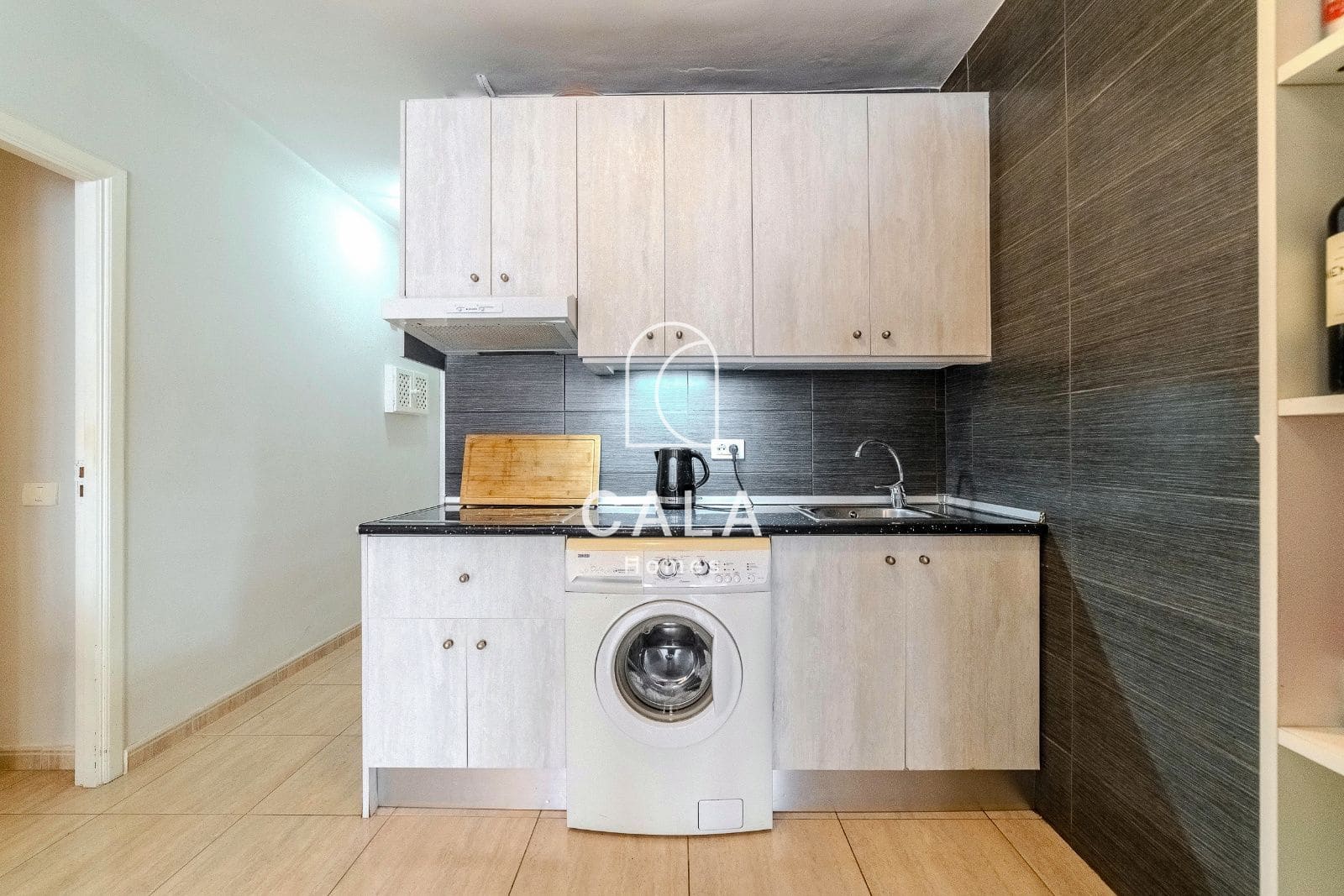 1 soverom Leilighet til salgs i Los Cristianos med svømmebasseng garasje - € 235 000 (Ref: 9438328)