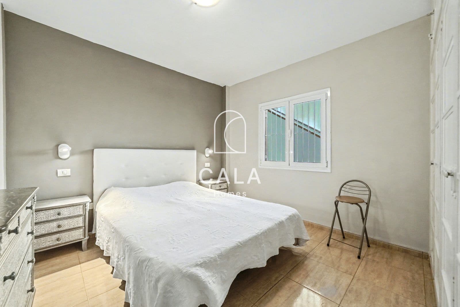 1 soverom Leilighet til salgs i Los Cristianos med svømmebasseng garasje - € 235 000 (Ref: 9438328)