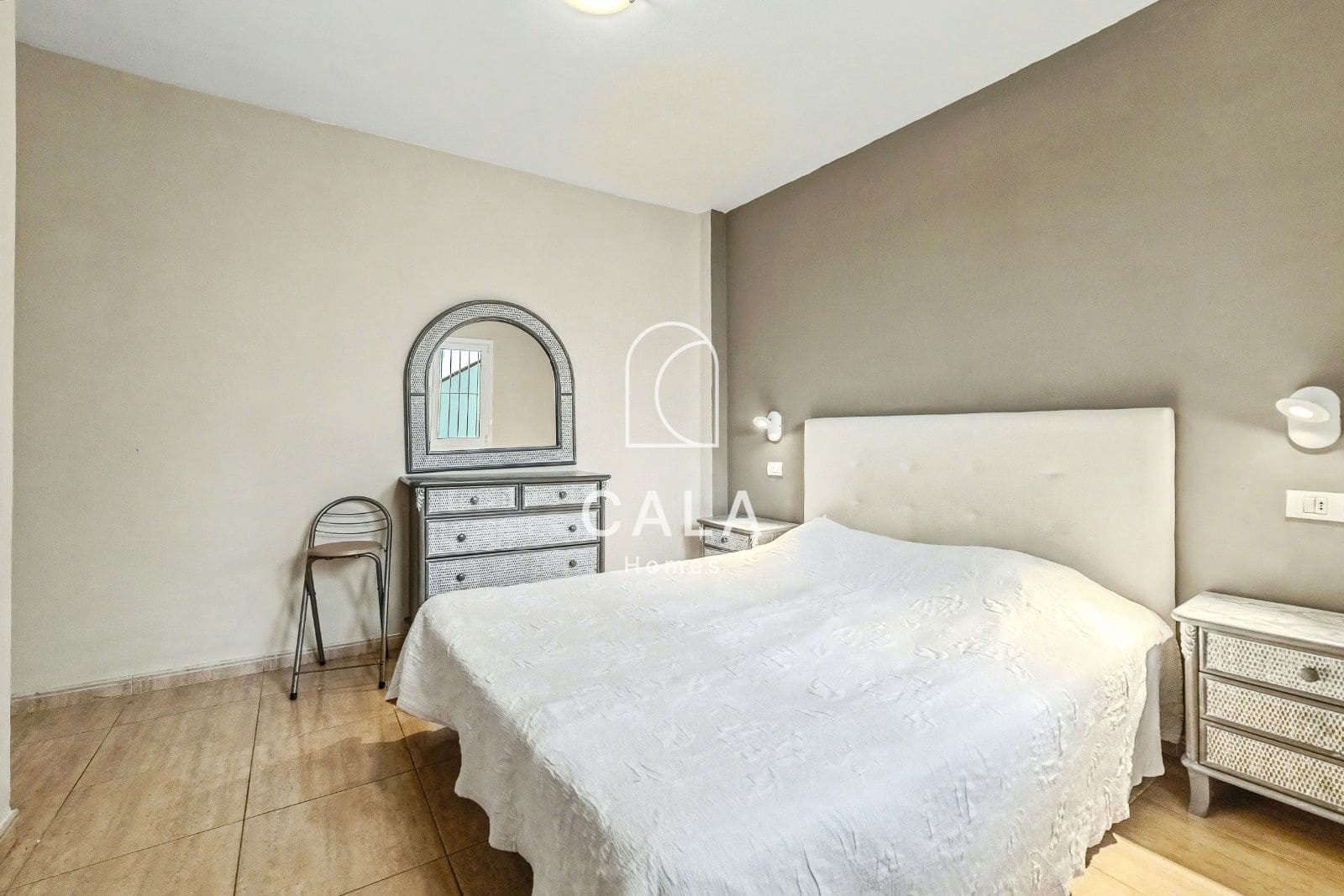 1 soverom Leilighet til salgs i Los Cristianos med svømmebasseng garasje - € 235 000 (Ref: 9438328)