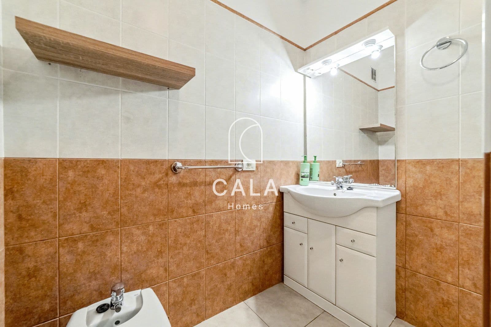 1 soverom Leilighet til salgs i Los Cristianos med svømmebasseng garasje - € 235 000 (Ref: 9438328)