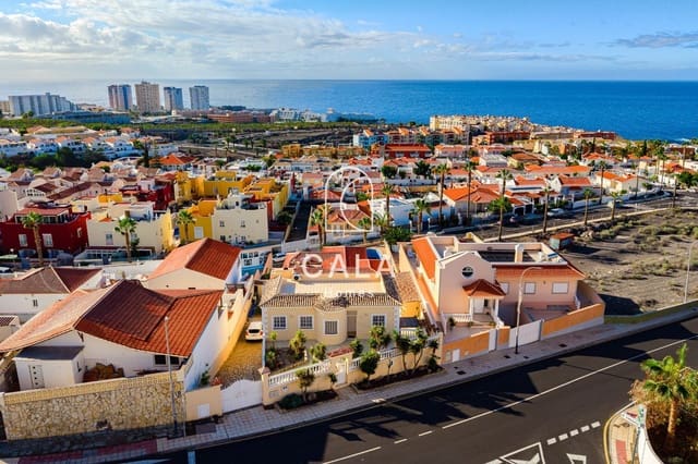 Casa de 5 habitaciones en Callao Salvaje, Adeje en venta con piscina garaje - 1.060.000 € (Ref: 9470051)