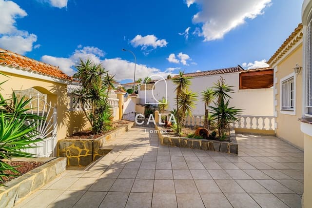 Casa de 5 habitaciones en Callao Salvaje, Adeje en venta con piscina garaje - 1.060.000 € (Ref: 9470051)