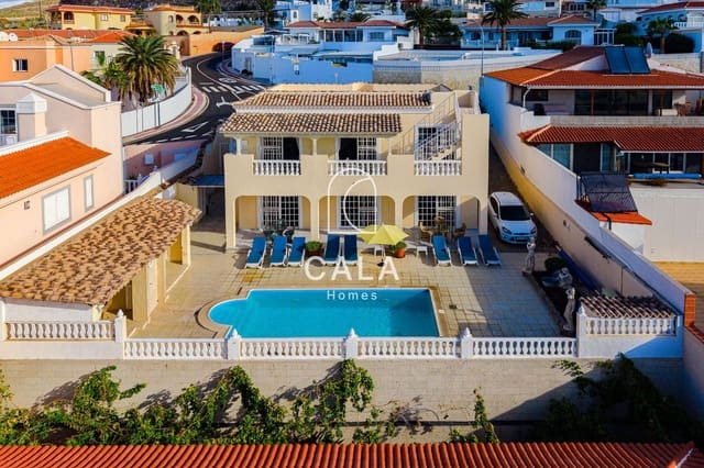 Casa de 5 habitaciones en Callao Salvaje, Adeje en venta con piscina garaje - 1.060.000 € (Ref: 9470051)