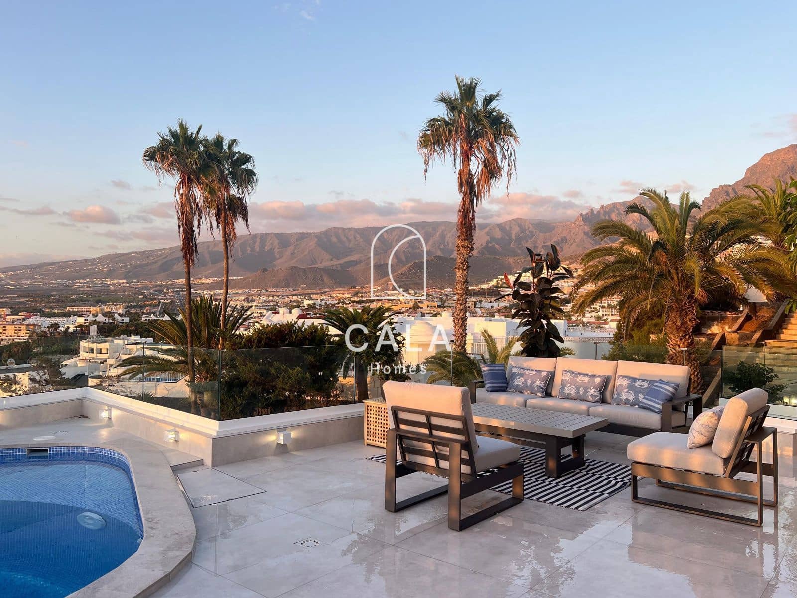 4 slaapkamer Huis te koop in Costa Adeje met zwembad garage - € 2.600.000 (Ref: 9471915)