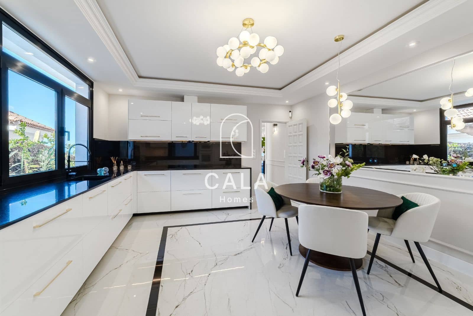 4 bedroom Townhouse for sale in Costa Adeje with pool garage - € 2,600,000 (Ref: 9471915)