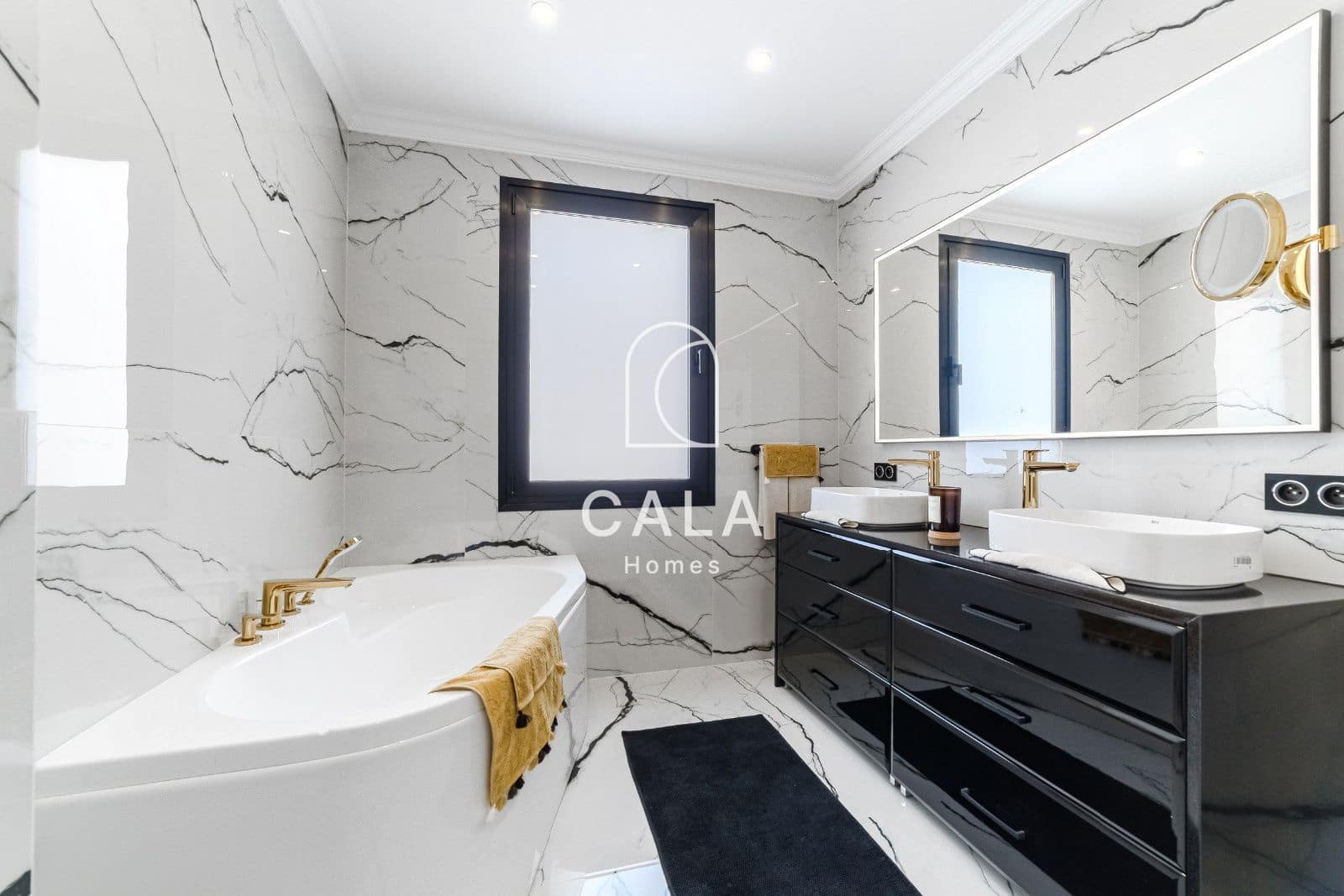 4 bedroom Townhouse for sale in Costa Adeje with pool garage - € 2,600,000 (Ref: 9471915)