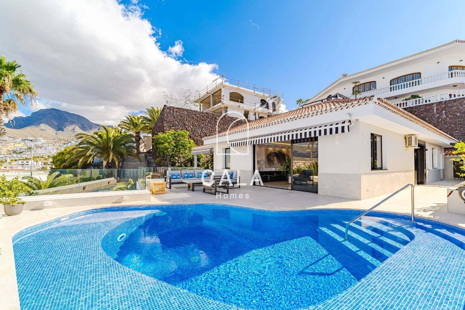 4 bedroom Townhouse for sale in Costa Adeje with pool garage - € 2,600,000 (Ref: 9471915)