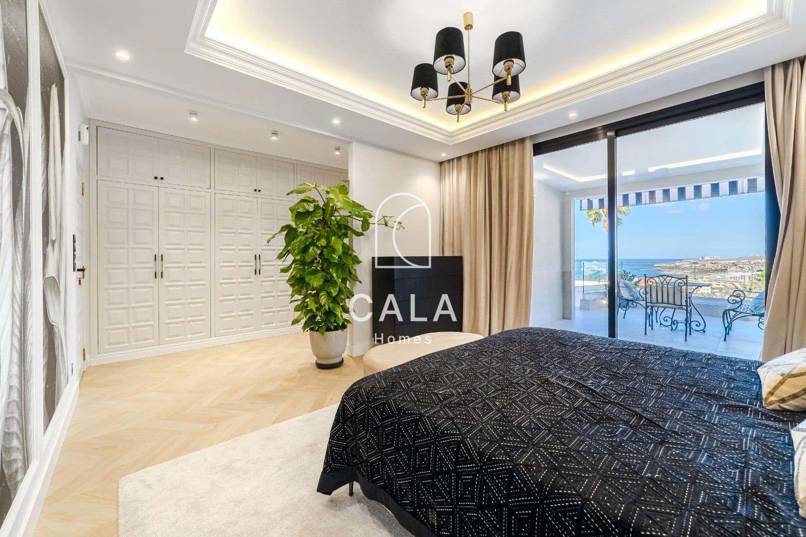 4 bedroom Townhouse for sale in Costa Adeje with pool garage - € 2,600,000 (Ref: 9471915)