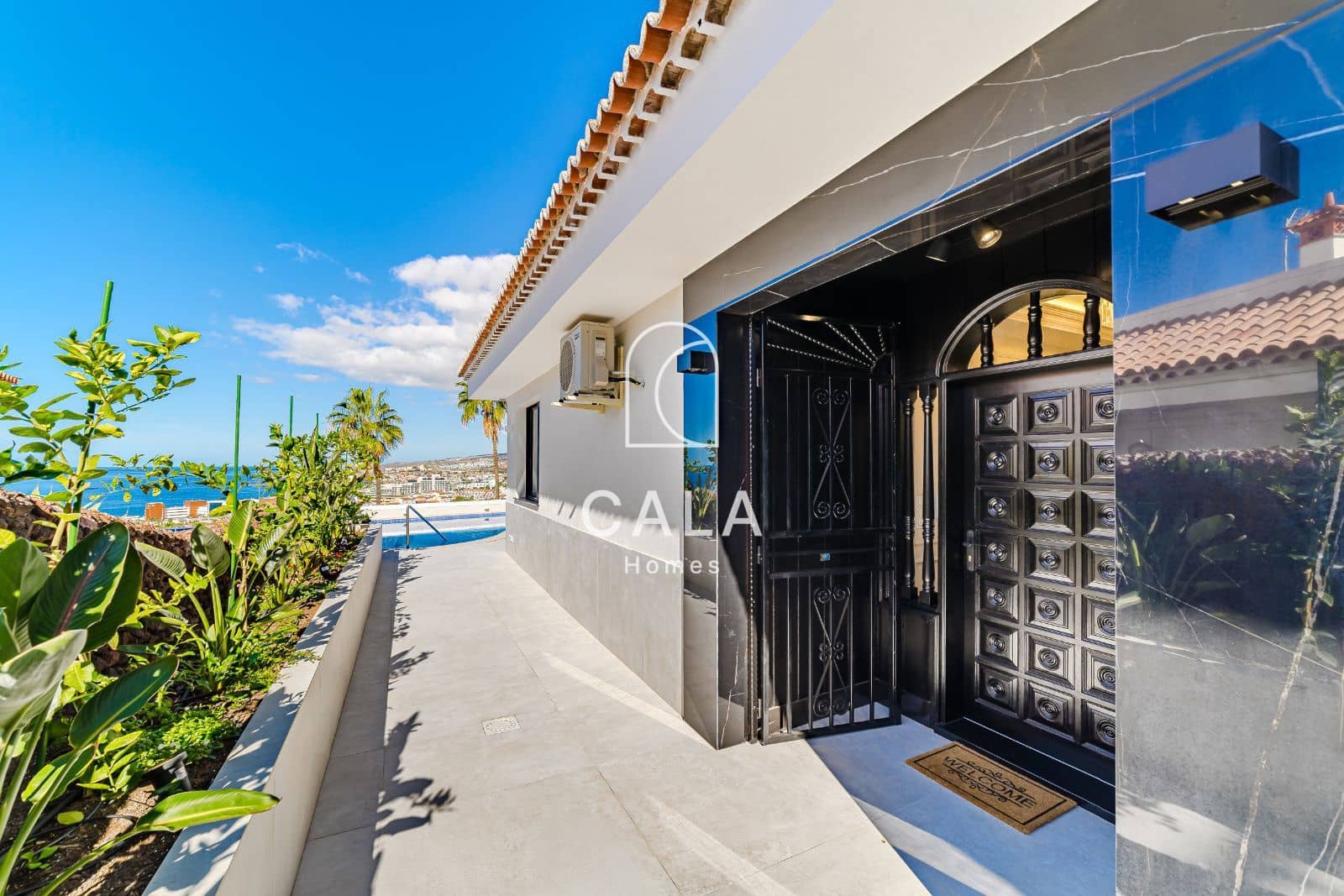 4 bedroom Townhouse for sale in Costa Adeje with pool garage - € 2,600,000 (Ref: 9471915)