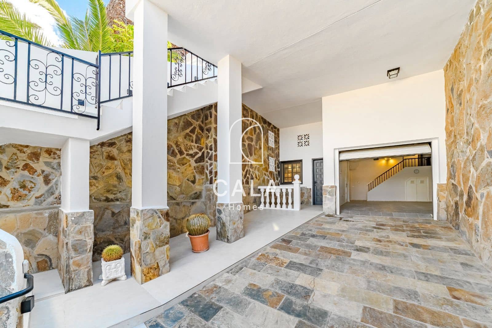 4 bedroom Townhouse for sale in Costa Adeje with pool garage - € 2,600,000 (Ref: 9471915)