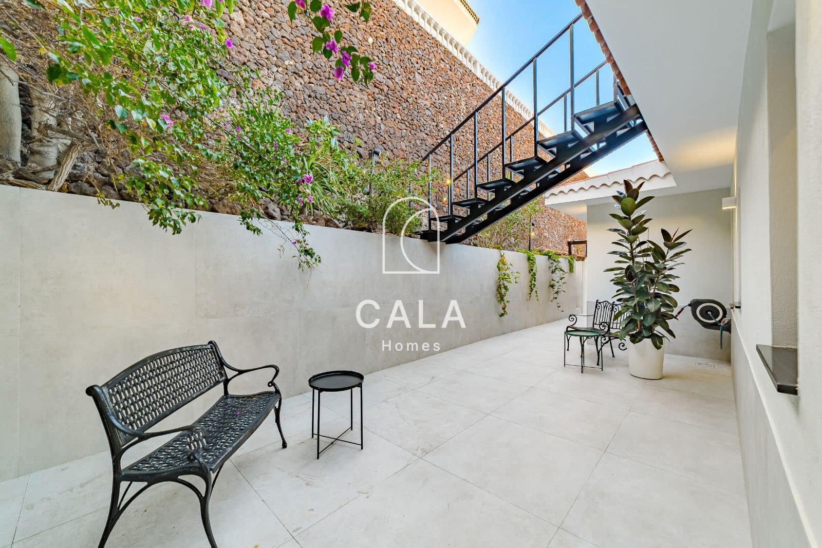 4 bedroom Townhouse for sale in Costa Adeje with pool garage - € 2,600,000 (Ref: 9471915)