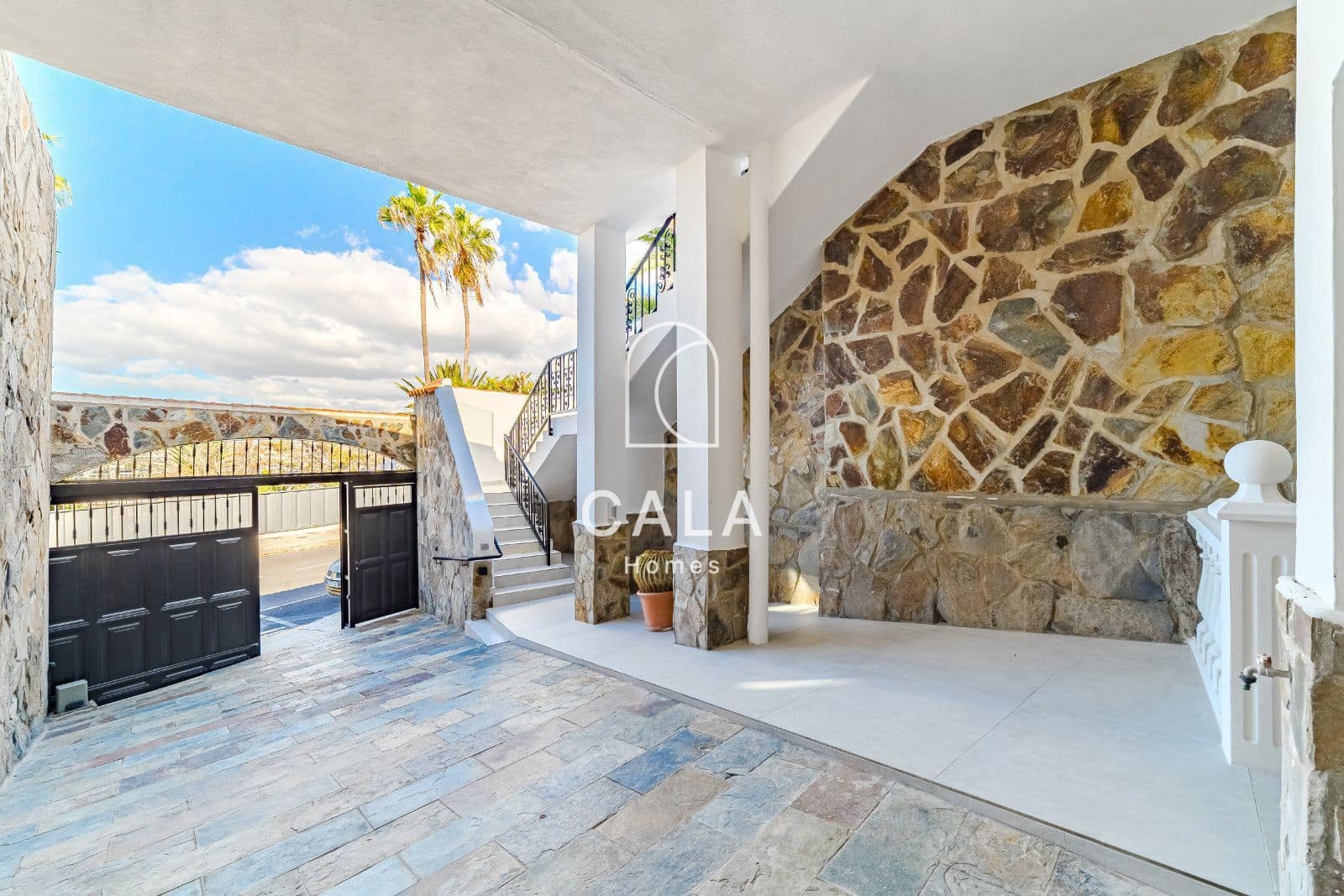 4 bedroom Townhouse for sale in Costa Adeje with pool garage - € 2,600,000 (Ref: 9471915)