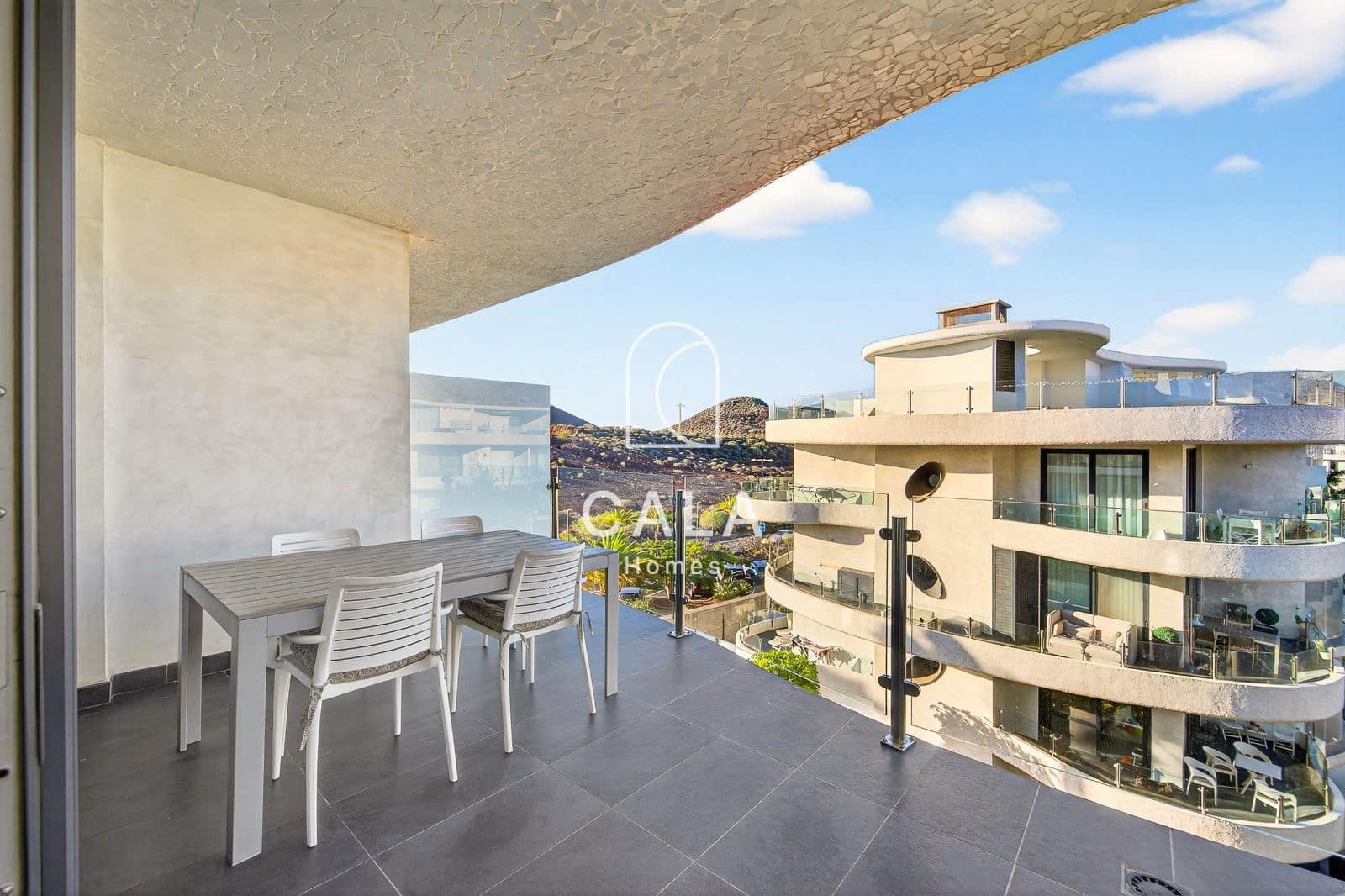 Ático de 2 habitaciones en Palm-Mar en venta con piscina - 650.000 € (Ref: 9495356)