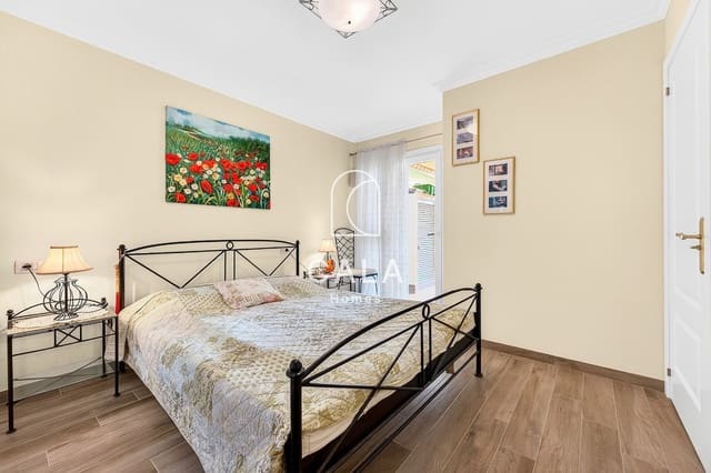 2 slaapkamer Flat te koop in La Caleta Adeje, Adeje met zwembad - € 720.000 (Ref: 9521604)