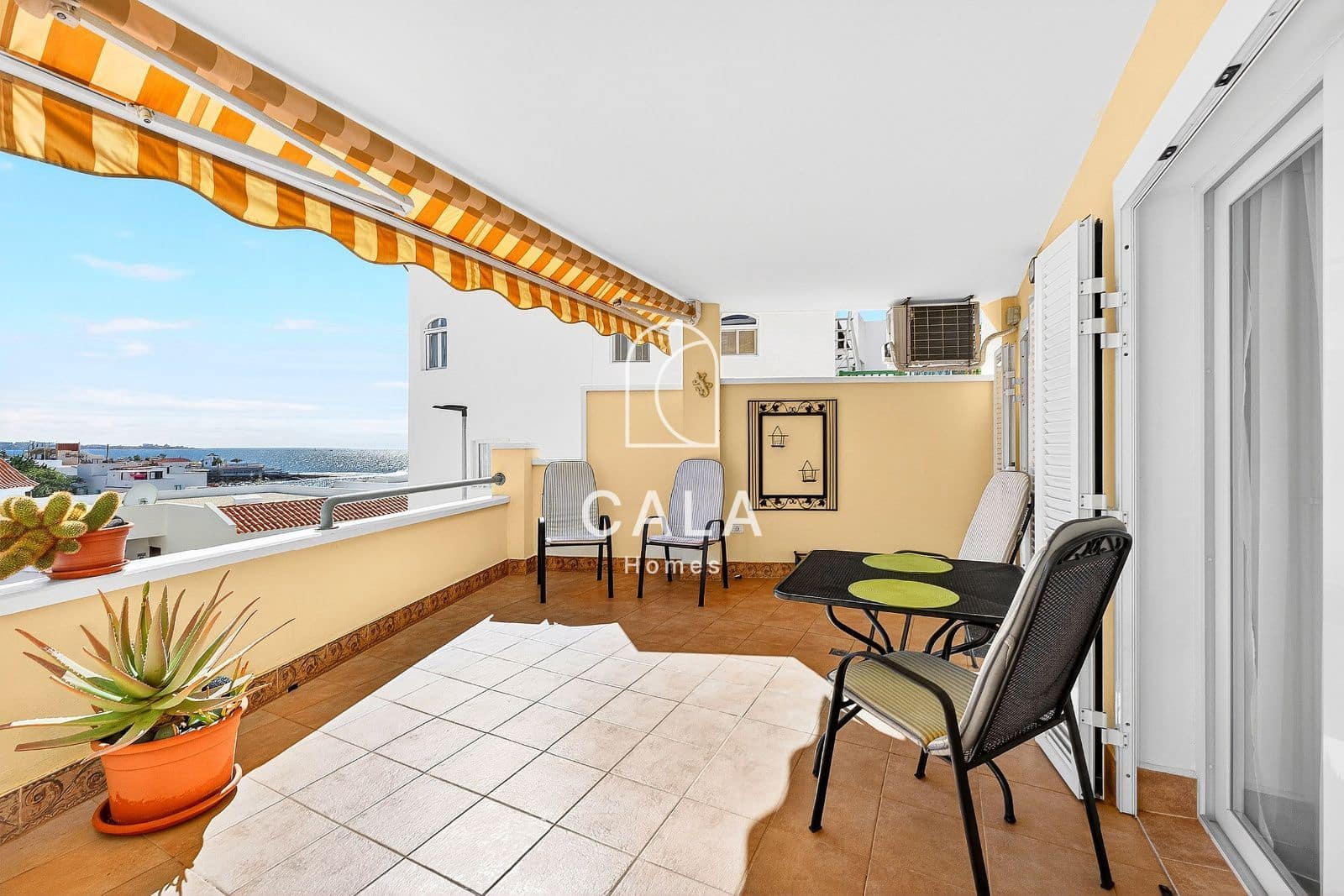 2 slaapkamer Flat te koop in La Caleta Adeje met zwembad - € 720.000 (Ref: 9521604)