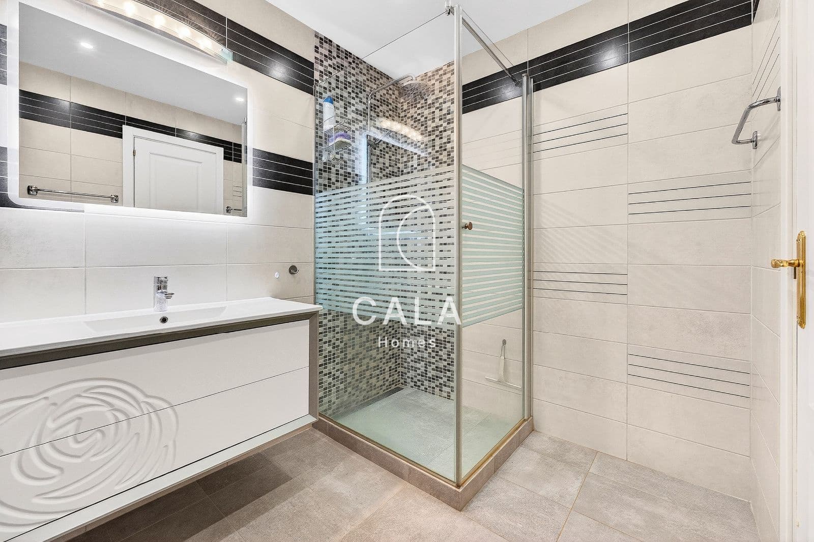 2 slaapkamer Flat te koop in La Caleta Adeje met zwembad - € 720.000 (Ref: 9521604)