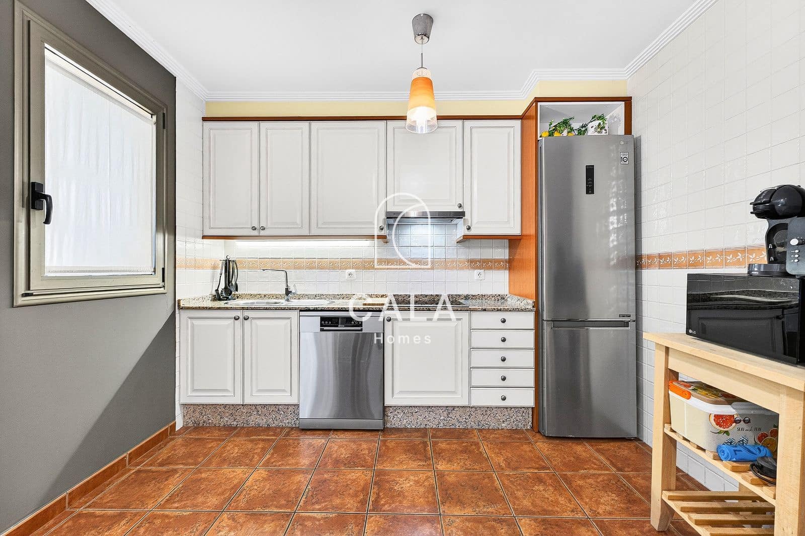 2 bedroom Townhouse for sale in El Medano with pool garage - € 577,000 (Ref: 9588505)