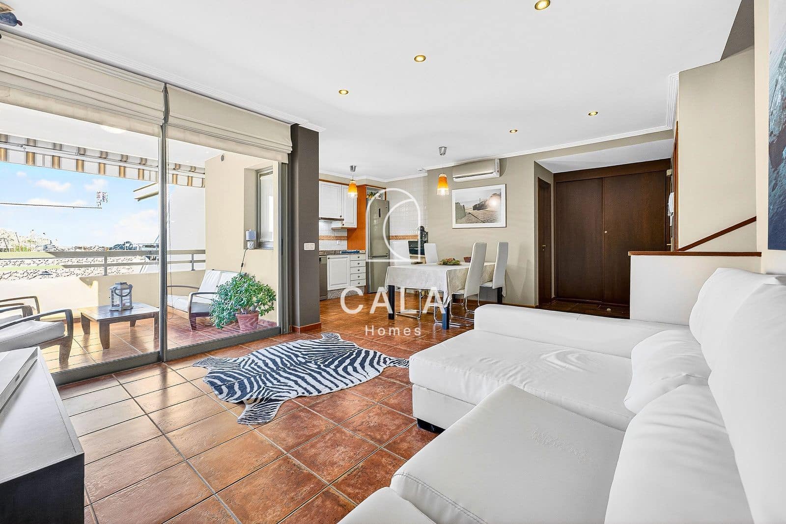 2 bedroom Townhouse for sale in El Medano with pool garage - € 577,000 (Ref: 9588505)