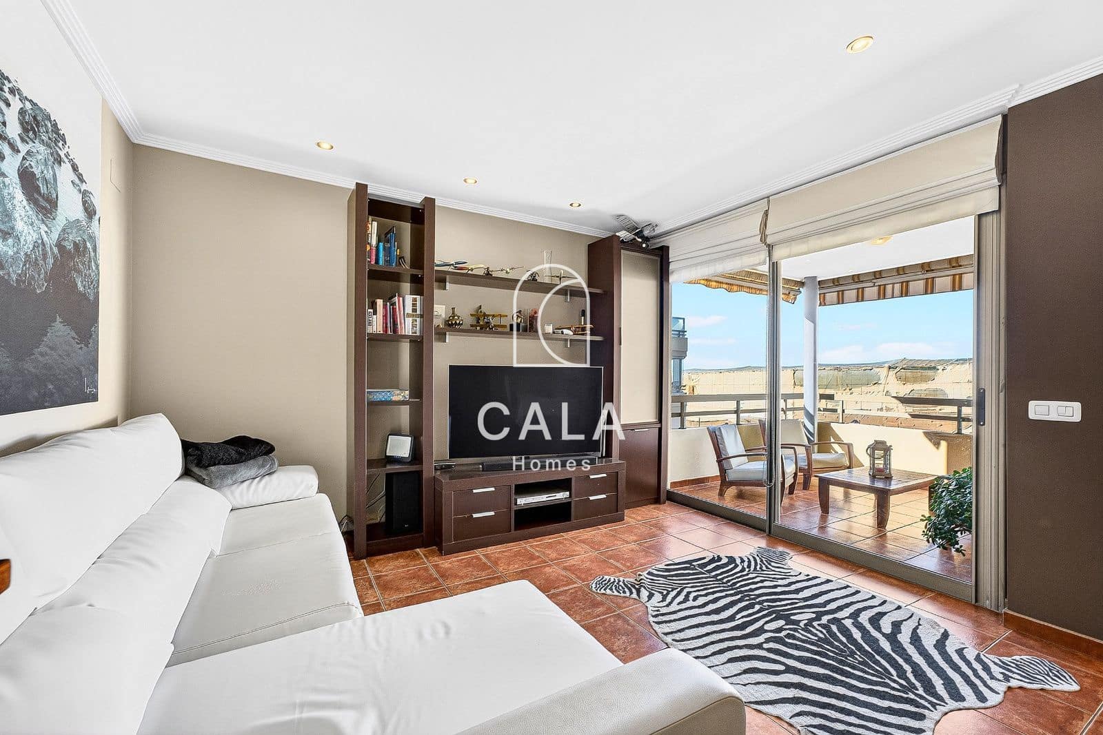 2 bedroom Townhouse for sale in El Medano with pool garage - € 577,000 (Ref: 9588505)