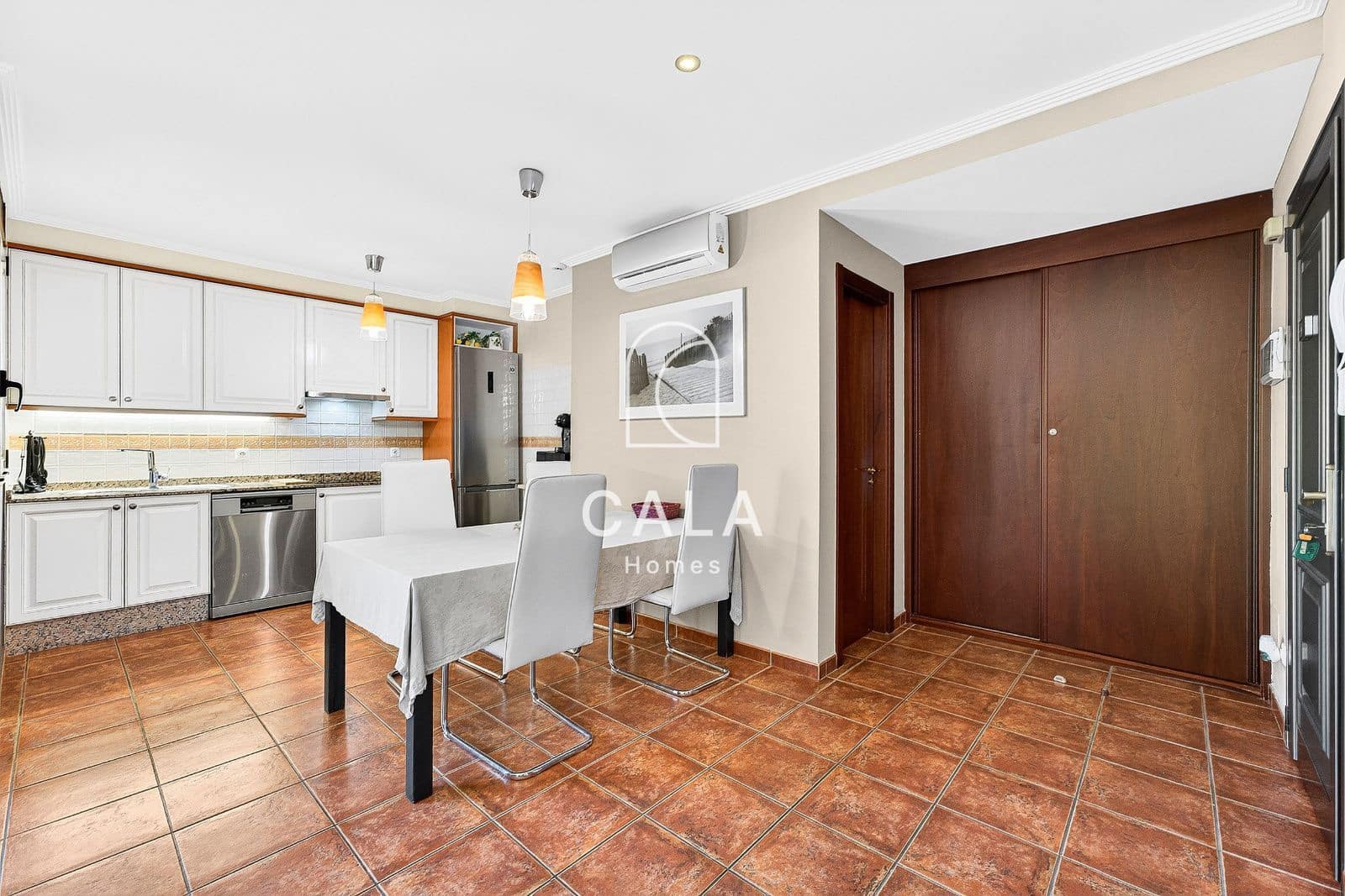 2 bedroom Townhouse for sale in El Medano with pool garage - € 577,000 (Ref: 9588505)