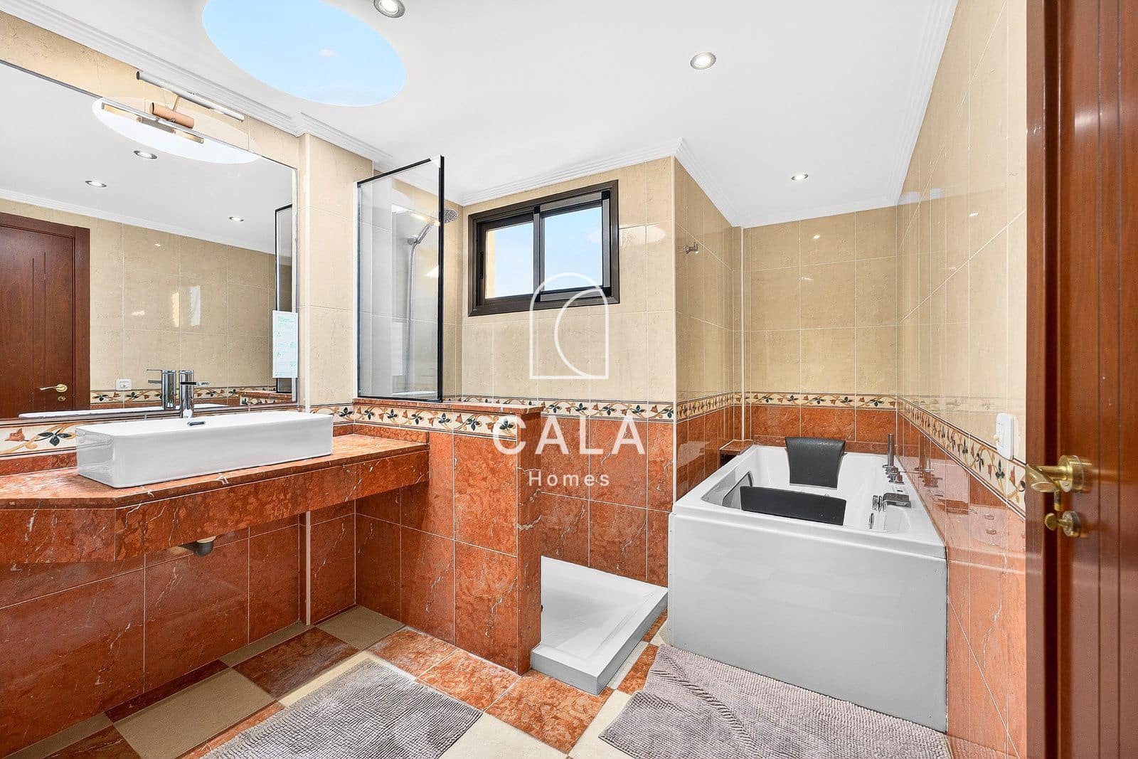 2 bedroom Townhouse for sale in El Medano with pool garage - € 577,000 (Ref: 9588505)