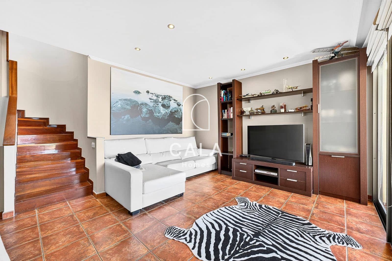 2 bedroom Townhouse for sale in El Medano with pool garage - € 577,000 (Ref: 9588505)