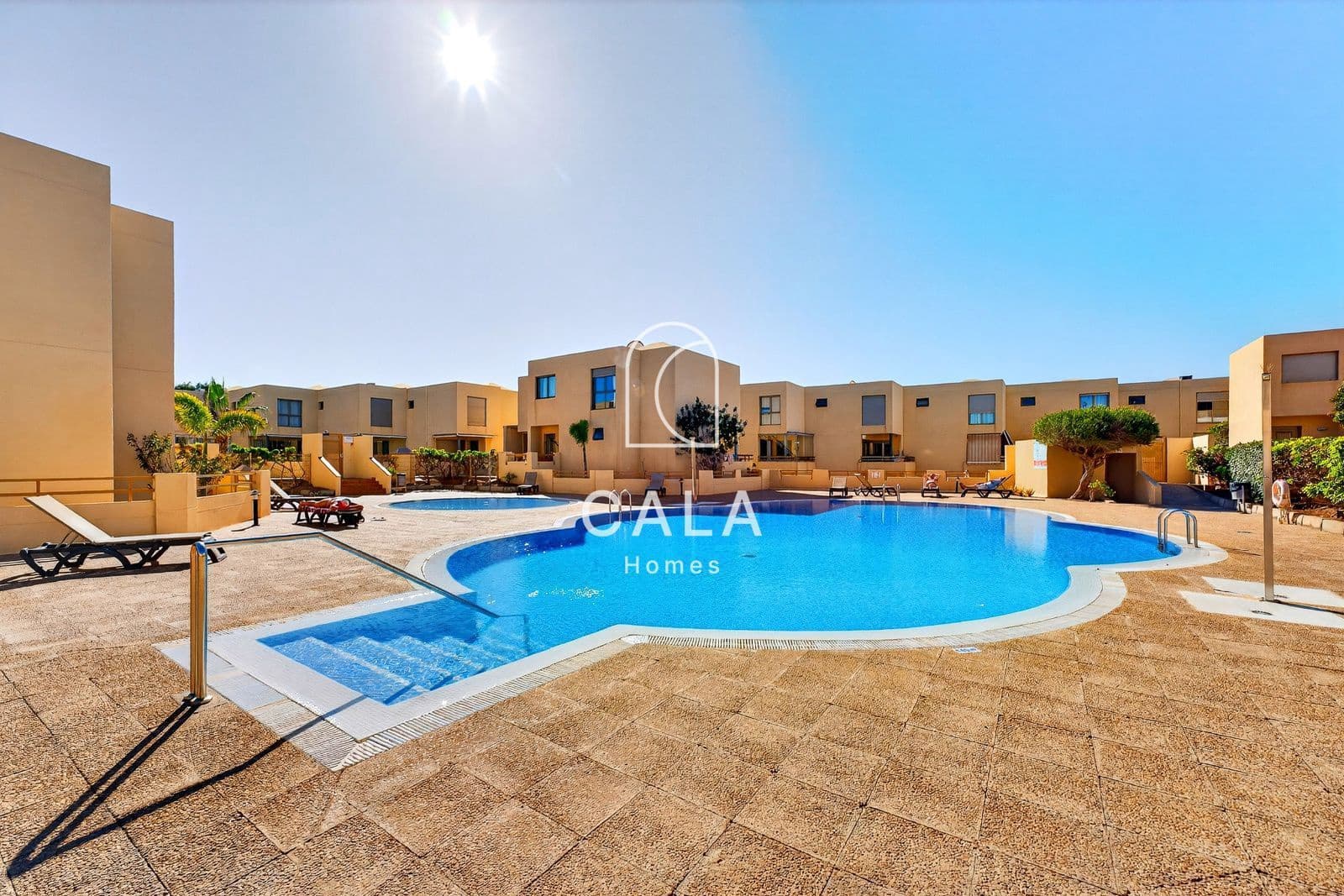 2 bedroom Townhouse for sale in El Medano with pool garage - € 577,000 (Ref: 9588505)