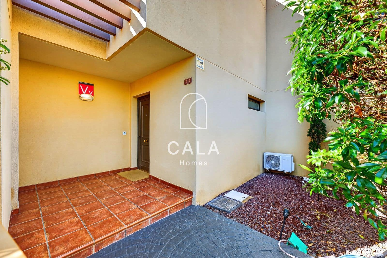 2 bedroom Townhouse for sale in El Medano with pool garage - € 577,000 (Ref: 9588505)