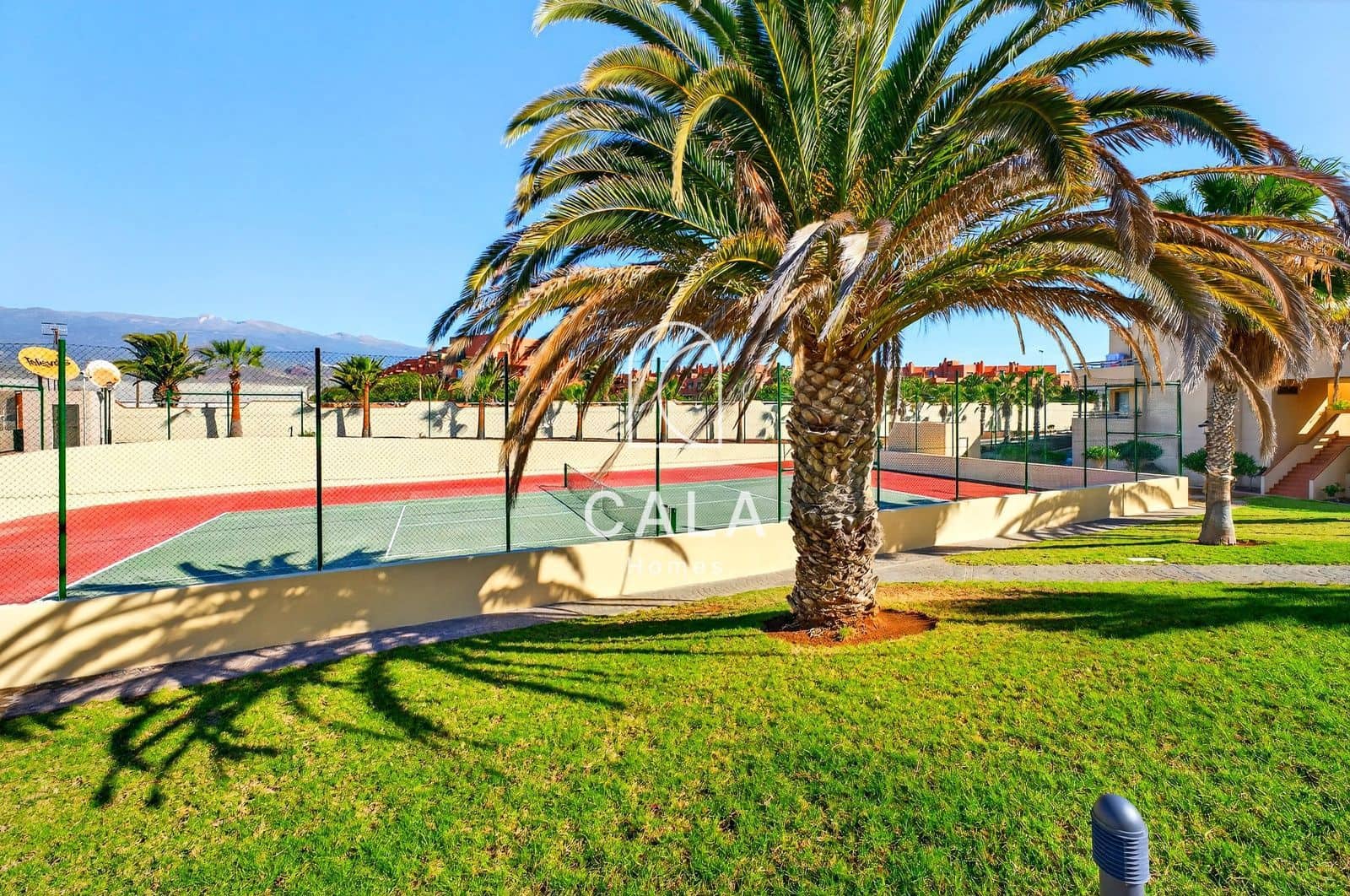 2 bedroom Townhouse for sale in El Medano with pool garage - € 577,000 (Ref: 9588505)