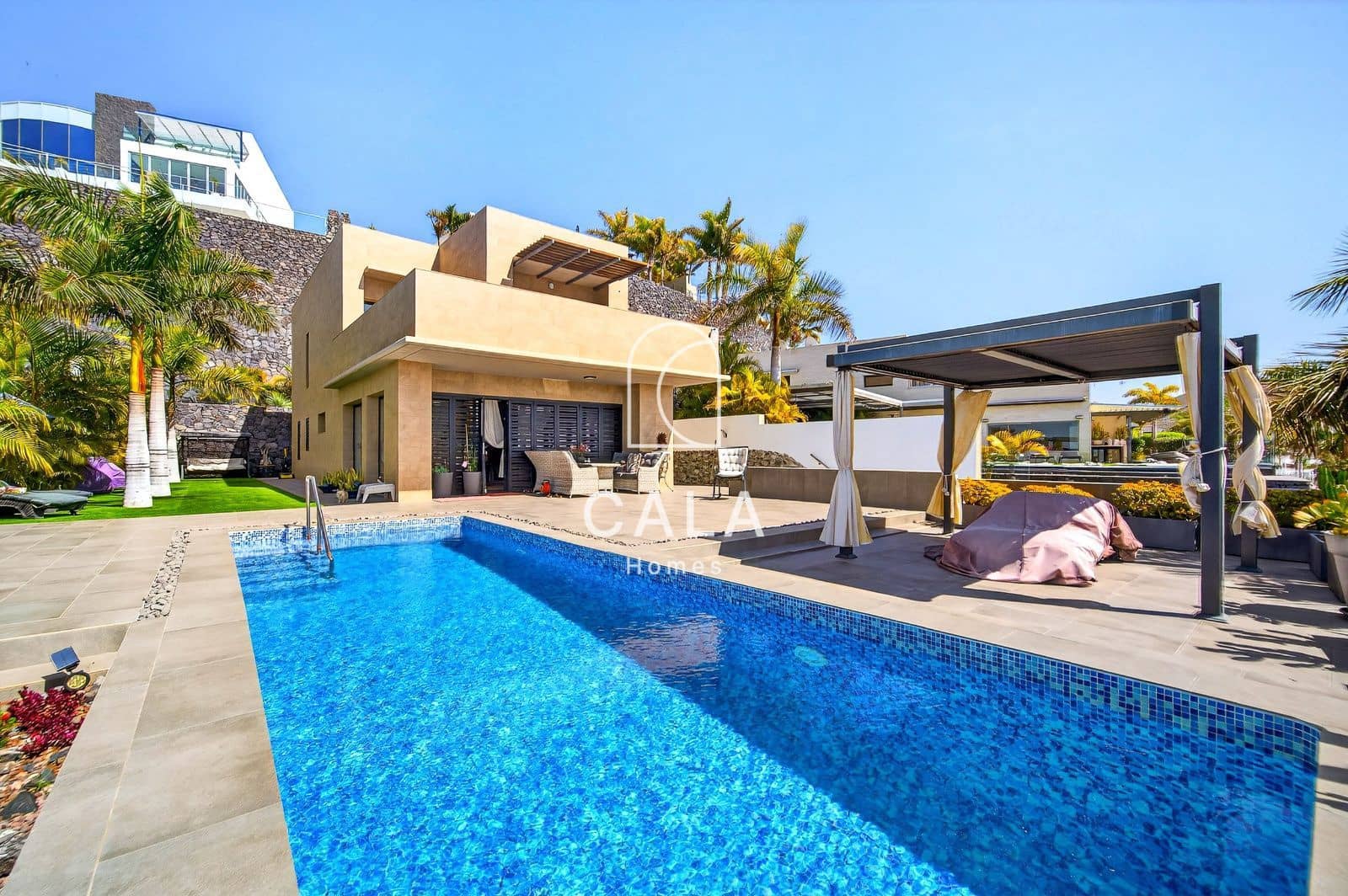 3 slaapkamer Huis te koop in San Eugenio met zwembad garage - € 2.500.000 (Ref: 9629416)