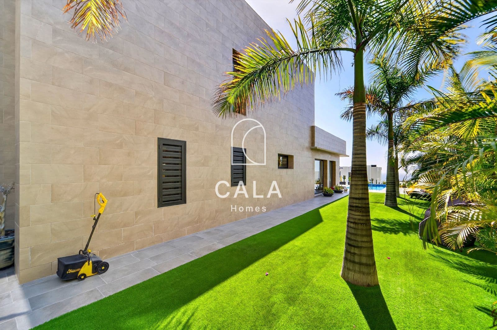 3 slaapkamer Huis te koop in San Eugenio met zwembad garage - € 2.500.000 (Ref: 9629416)