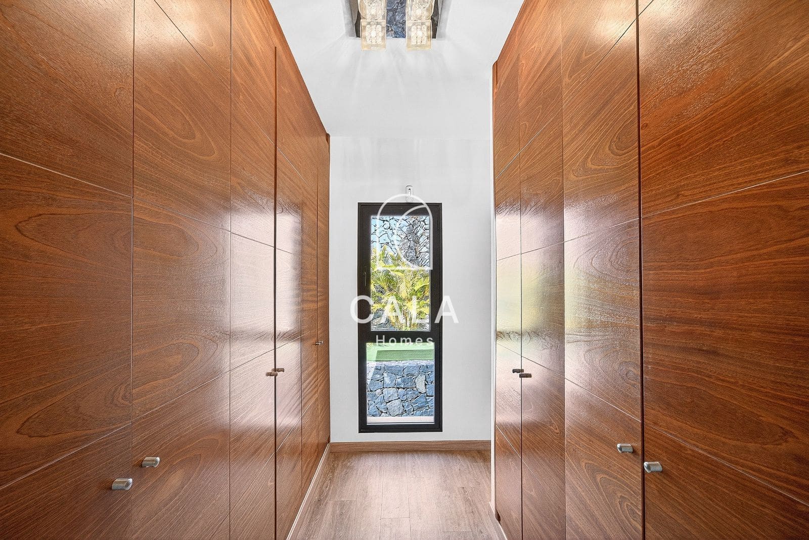 3 slaapkamer Huis te koop in San Eugenio met zwembad garage - € 2.500.000 (Ref: 9629416)