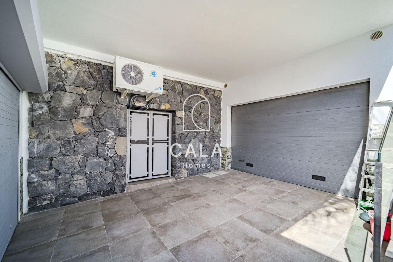 3 slaapkamer Huis te koop in San Eugenio met zwembad garage - € 2.500.000 (Ref: 9629416)