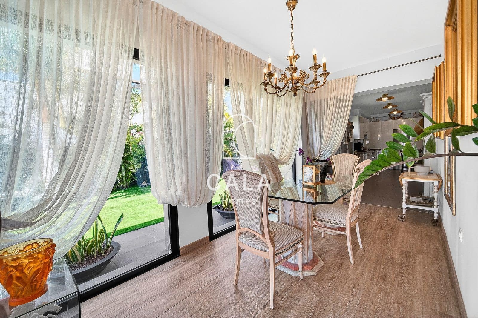 3 slaapkamer Huis te koop in San Eugenio met zwembad garage - € 2.500.000 (Ref: 9629416)