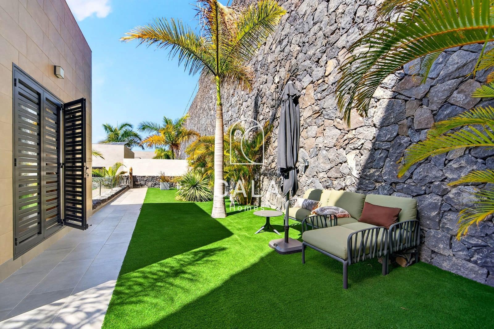 3 slaapkamer Huis te koop in San Eugenio met zwembad garage - € 2.500.000 (Ref: 9629416)