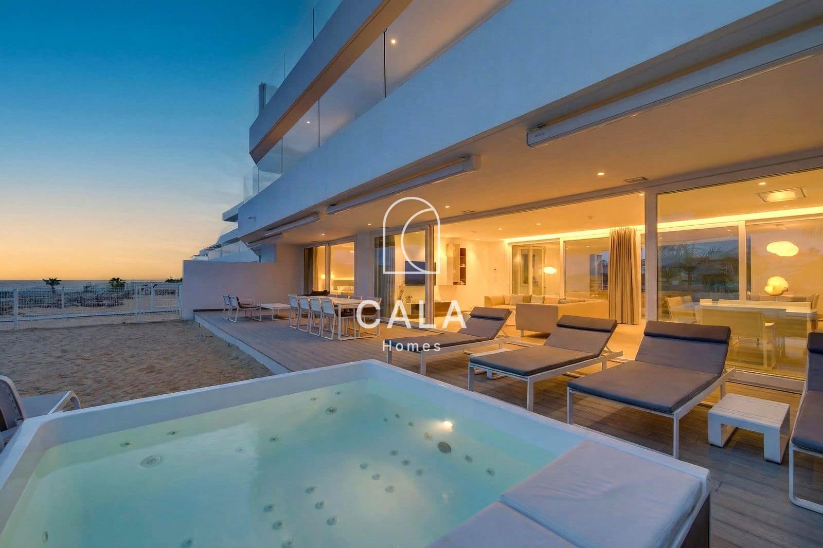 2 bedroom Flat for sale in Playa del Duque with pool garage - € 1,200,000 (Ref: 9635172)