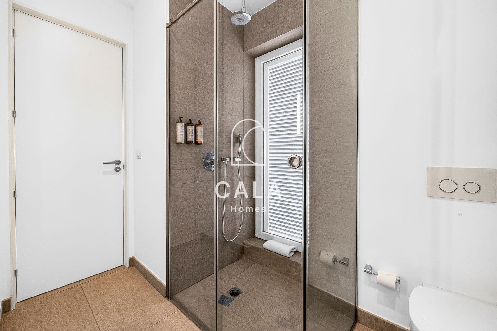 2 bedroom Flat for sale in Playa del Duque with pool garage - € 1,200,000 (Ref: 9635172)