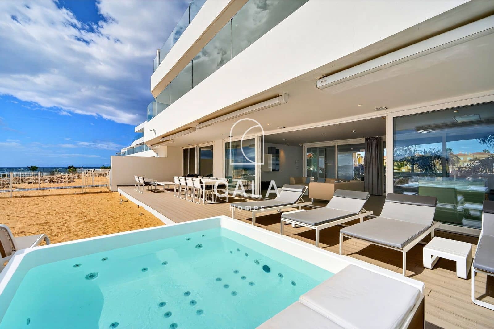 2 bedroom Flat for sale in Playa del Duque with pool garage - € 1,200,000 (Ref: 9635172)