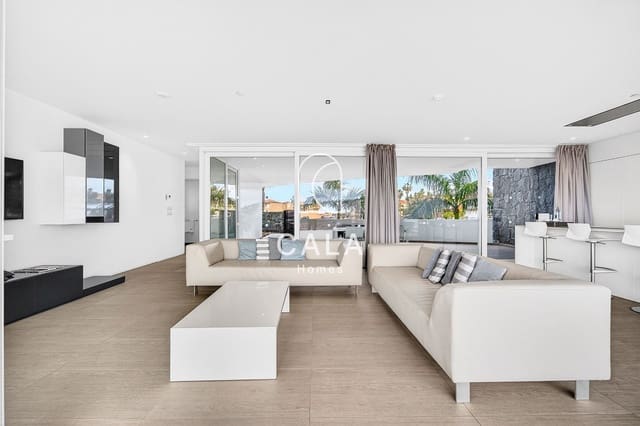 2 sovrum Lägenhet till salu i Playa del Duque, Adeje med pool garage - 1 200 000 € (Ref: 9635172)