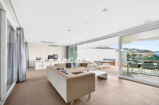 2 sovrum Lägenhet till salu i Playa del Duque, Adeje med pool garage - 1 200 000 € (Ref: 9635172)