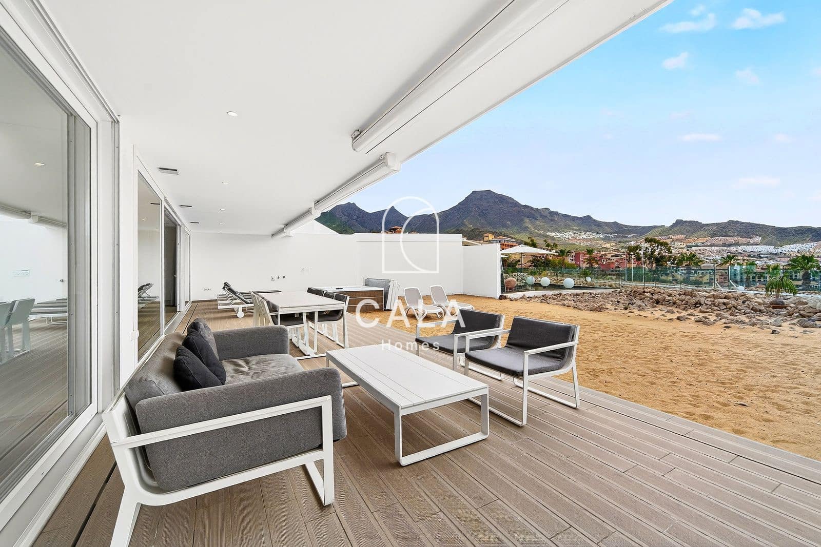 2 bedroom Flat for sale in Playa del Duque with pool garage - € 1,200,000 (Ref: 9635172)