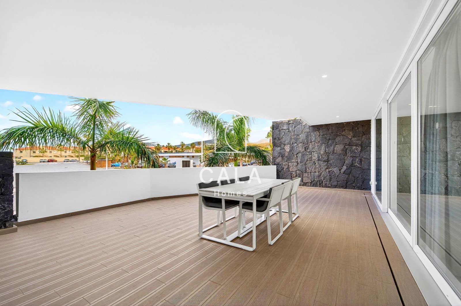 2 bedroom Flat for sale in Playa del Duque with pool garage - € 1,200,000 (Ref: 9635172)