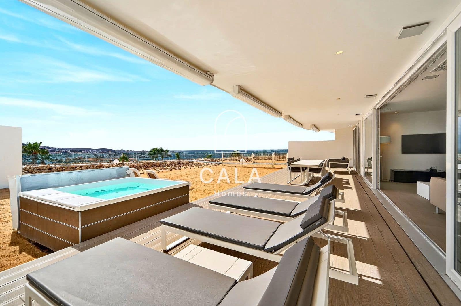 2 bedroom Flat for sale in Playa del Duque with pool garage - € 1,200,000 (Ref: 9635172)