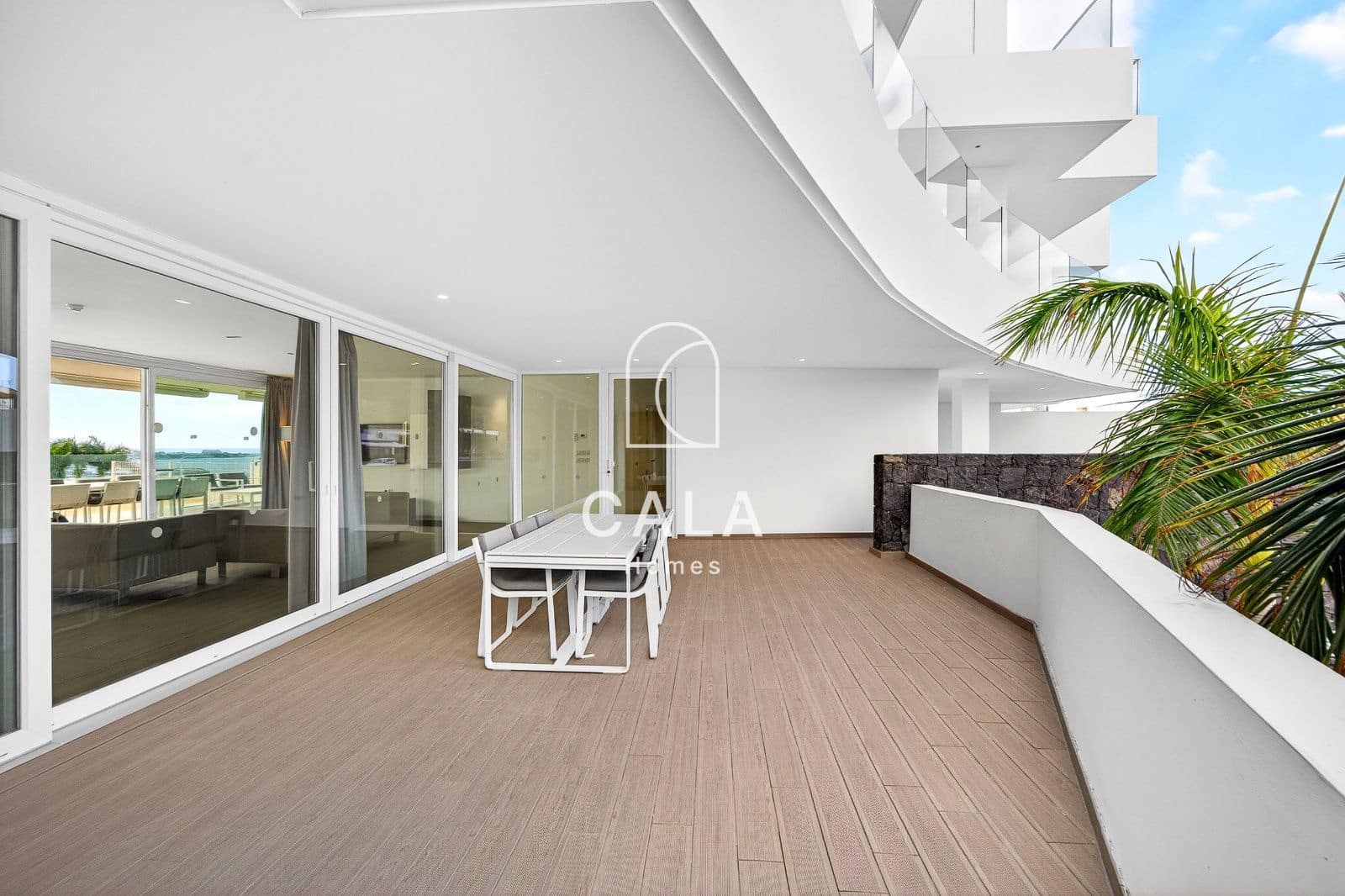 2 bedroom Flat for sale in Playa del Duque with pool garage - € 1,200,000 (Ref: 9635172)