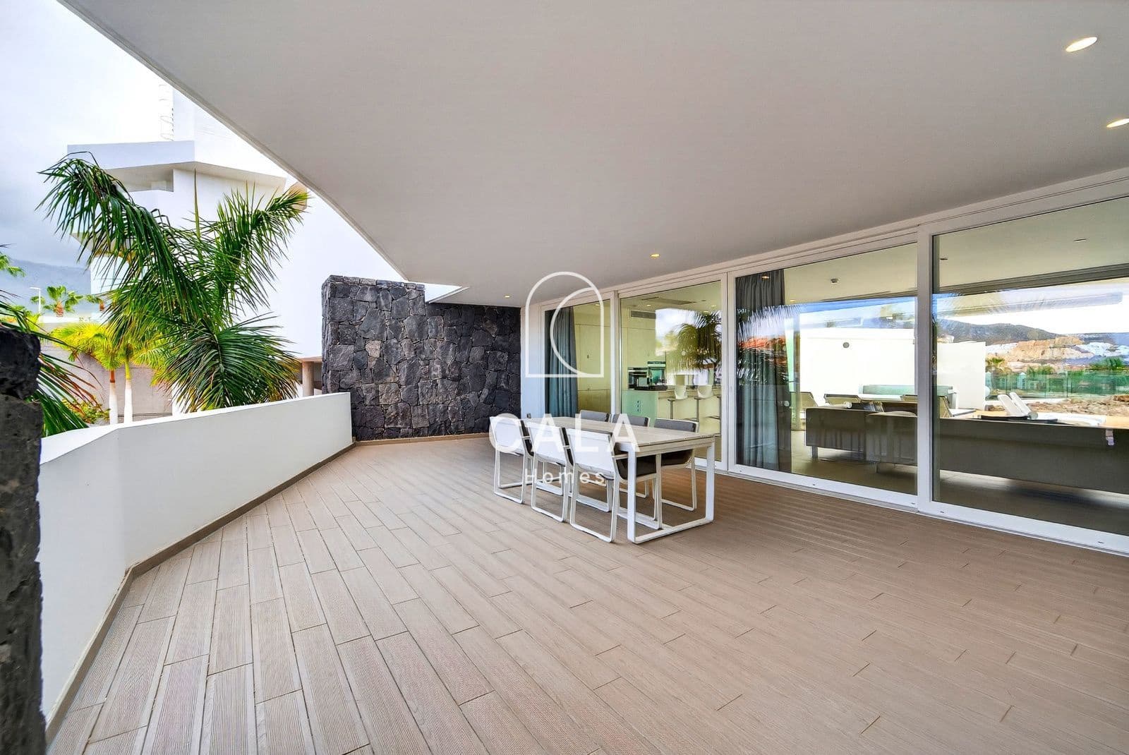 2 bedroom Flat for sale in Playa del Duque with pool garage - € 1,200,000 (Ref: 9635172)